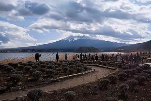 戴伟浚庆祝国足2-1胜泰国：追风赶月莫停留，平芜尽处是春山